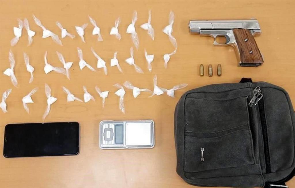 DETIENE FGR A CHOFER CON ARMAS Y DROGAS EN LA 57