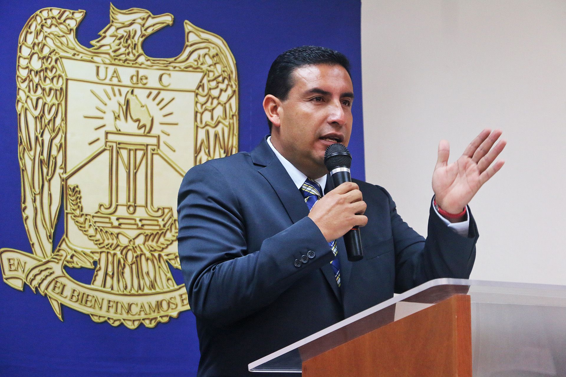Toma protesta el director de IMARC
