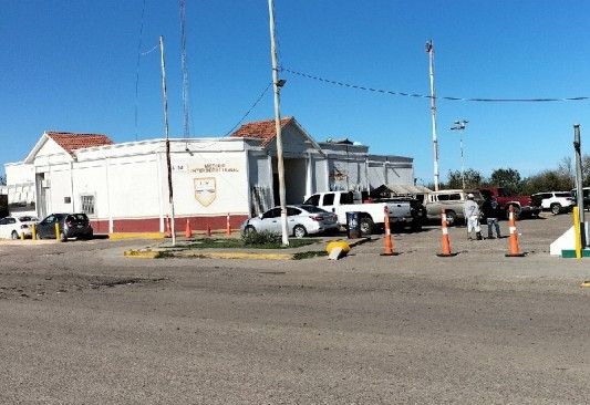 Pasan miles de paisanos por módulo de Allende