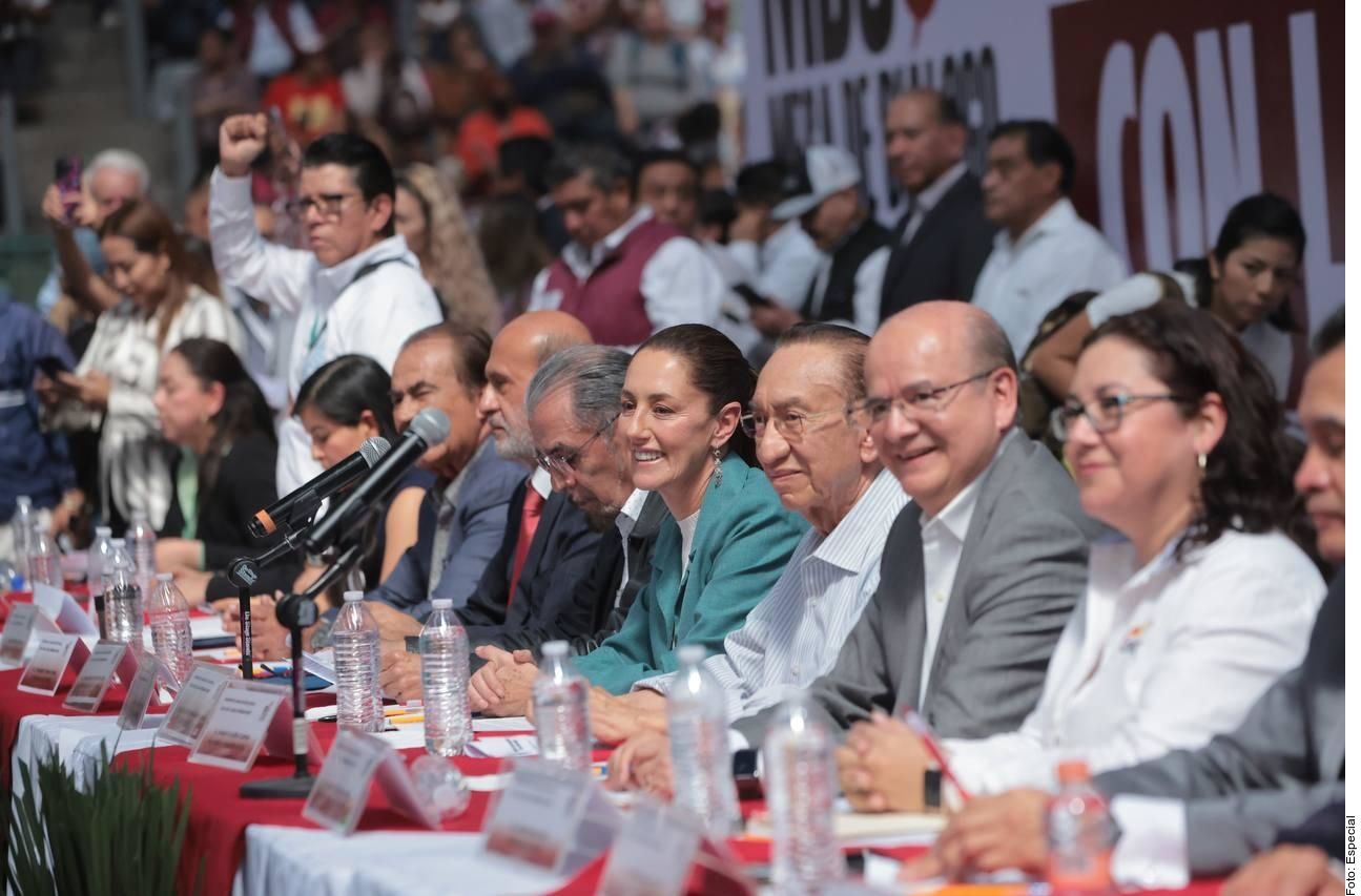 Arropan a Claudia cúpulas sindicales