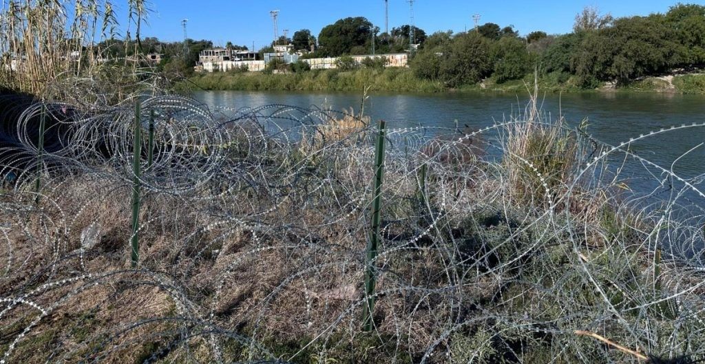 Ordenan cortar alambrado puesto en línea fronteriza