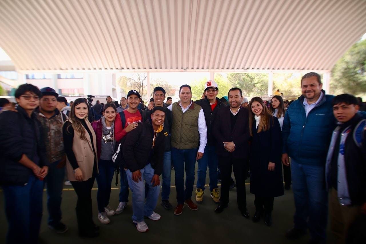 Llevan servicios y trámites a universitarios de la UTC