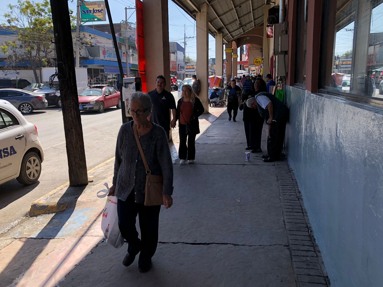 Las compras en línea y crisis afectan comercio