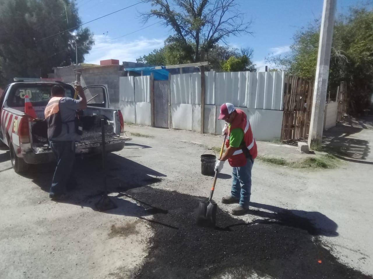 Tapan baches en Ciénegas ante pronóstico de lluvias