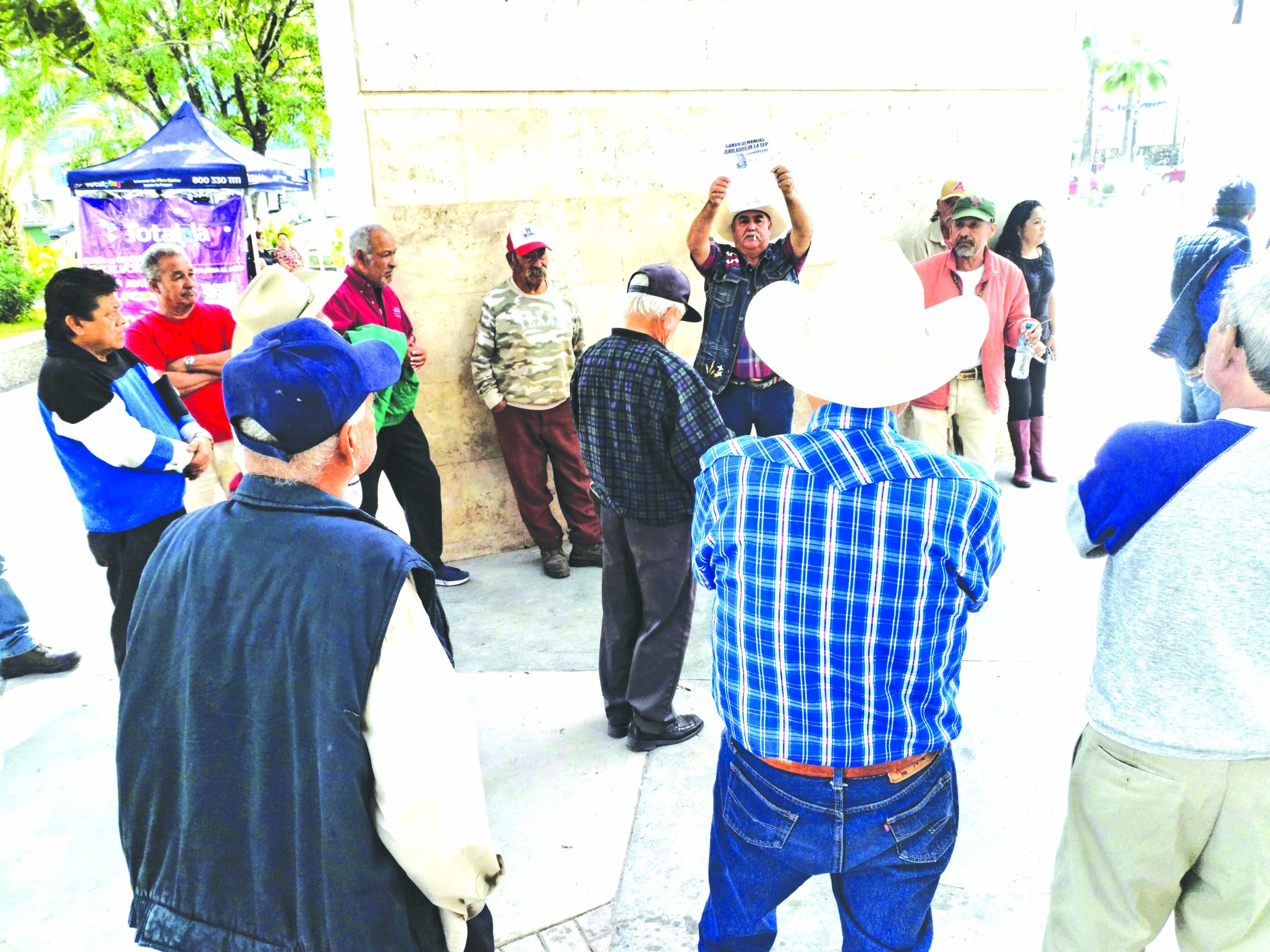 Inician pensionados demanda ente IMSS