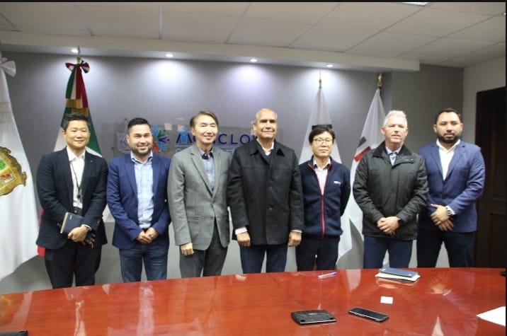 Empresarios de origen coreano hacen el anuncio junto al Alcalde Mario Dávila; Generarán 120 empleos con expansión de INFAC