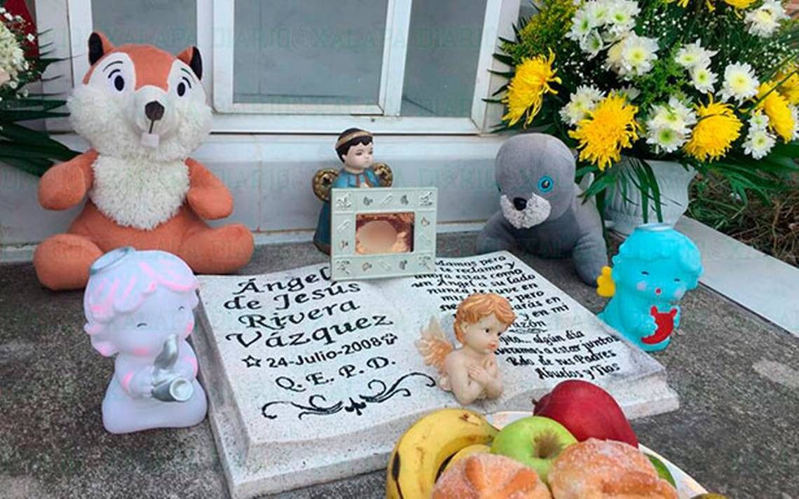 Globos y juguetes en Día de Angelitos