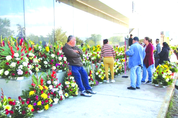 Arrojan floristas buenas ventas Día de Muertos