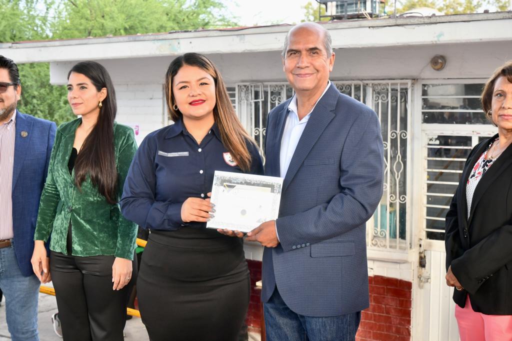 Entregan 300 bultos de cemento subsidiado