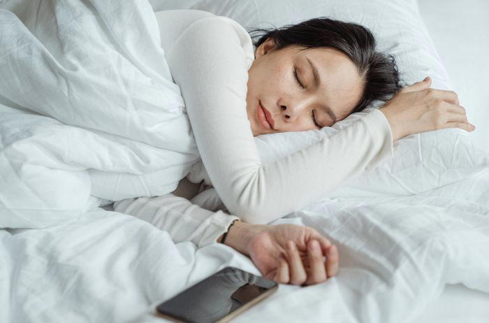 Dile adiós al insomnio: la fruta rica en melatonina que te hará dormir como un bebé