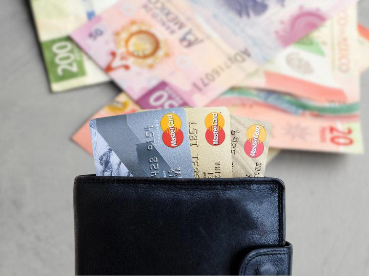 ¿Cuánto dinero puedo tener en mi tarjeta de débito en 2024? El SAT aclara