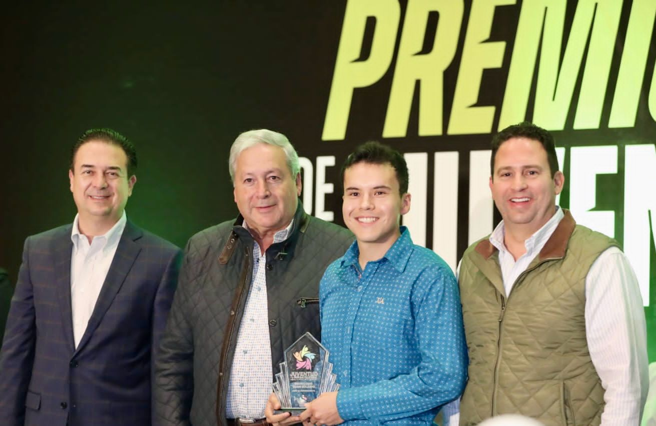 Entrega Chema Fraustro el Premio Municipal de la Juventud 2023