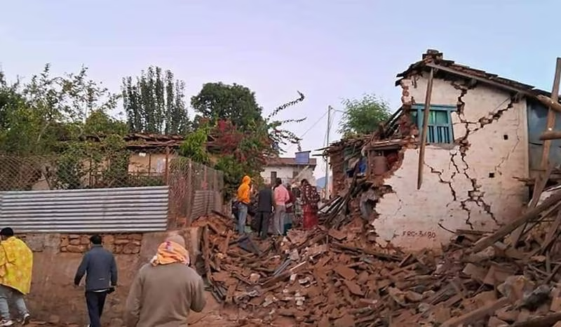 Sismo de magnitud 5.6 en Nepal deja 157 muertos; se percibió en Nueva Delhi