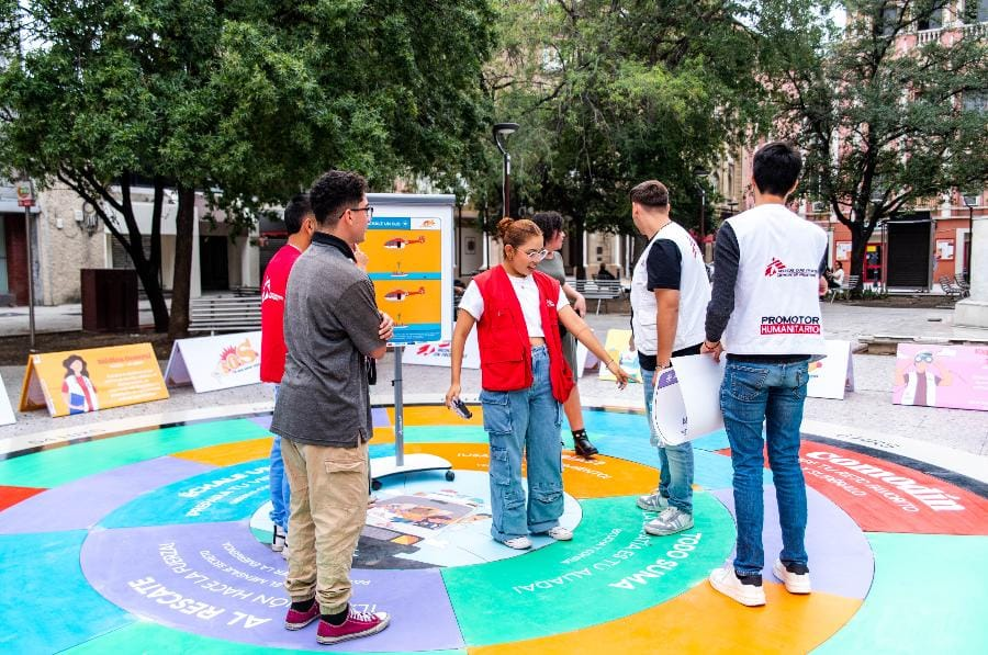 Médicos Sin Fronteras llega a Monterrey con un juego de tablero GIGANTE S.O.S. ¡72 horas para salvar vidas!