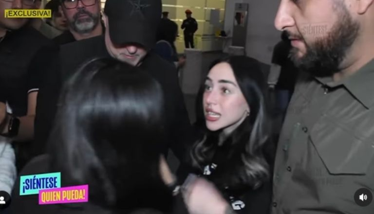 VIDEO: seguridad de Peso Pluma taclea a periodista que trató de entrevistar a Nicki Nicole