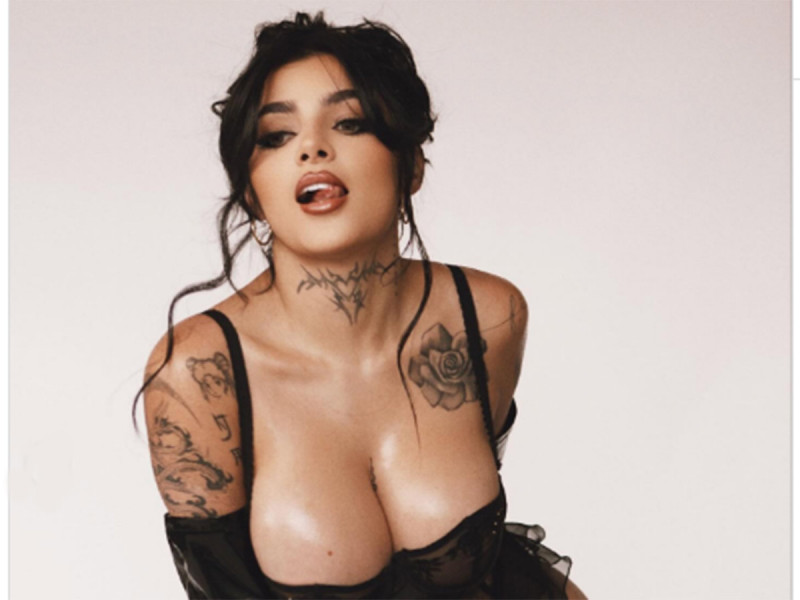 Karely Ruiz es la nueva ‘conejita’ de una revista para adultos en México