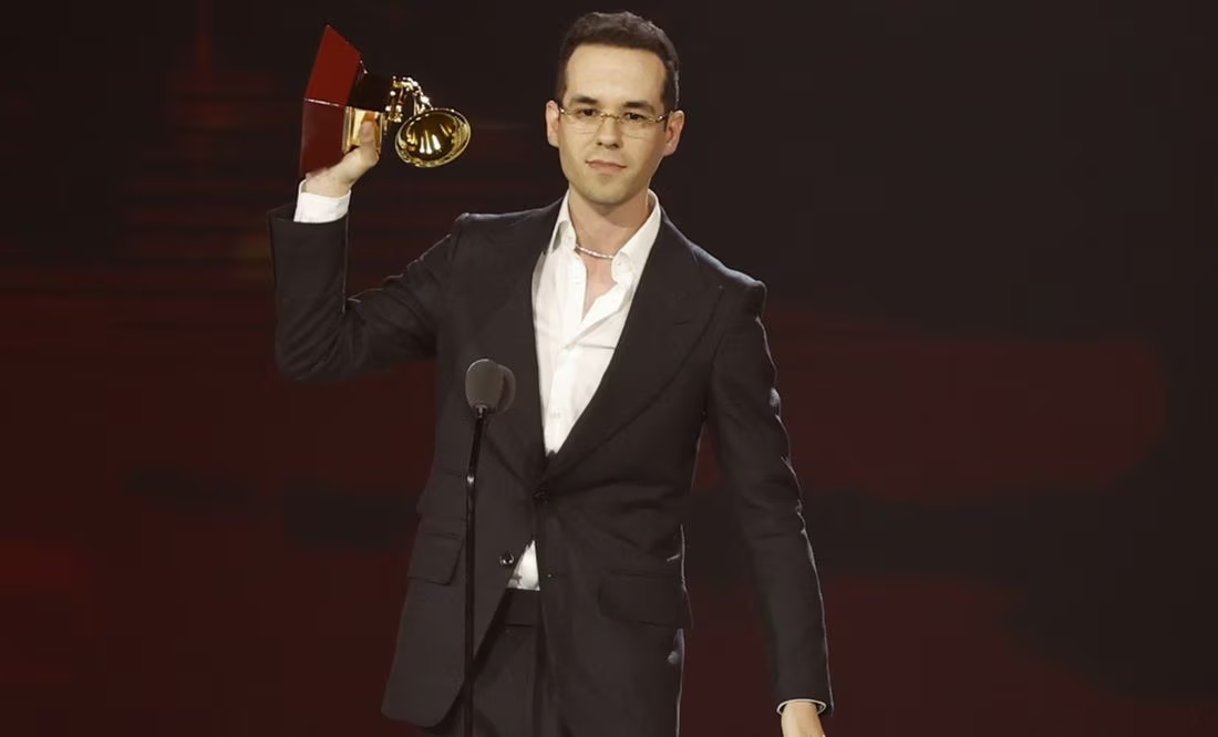 Édgar Barrera, el compositor mexicano más nominado en los Latin Grammy 2023, se alza con galardón