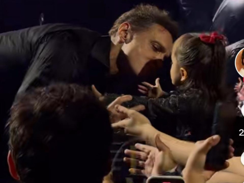 VIDEO: Luis Miguel besa a niña en concierto y crea polémica, ¿fue en la boca?