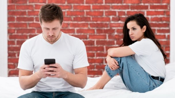 6 señales de que en tu relación de pareja hay alguien más