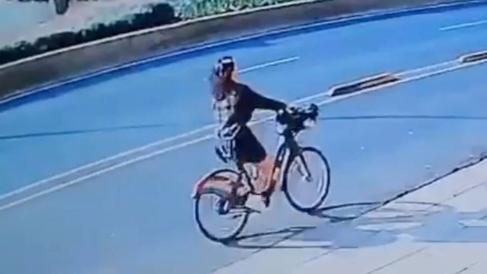 «Chofer la vio y le aventó el camión», denuncia la hermana de Tiffany, ciclista atropellada en Chapultepec