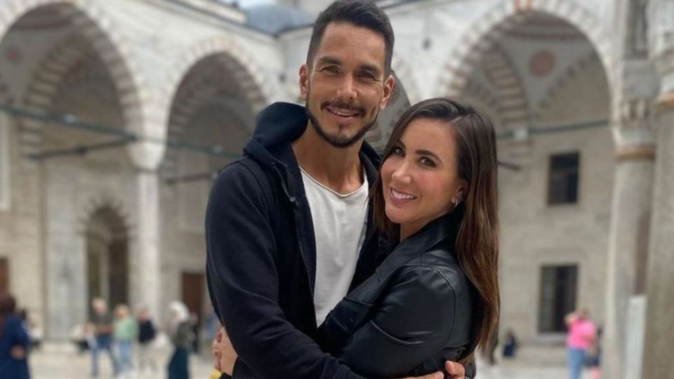 Mariazel y Adrián Rubio «hacen recordar que el amor es bien bonito» con icónico reencuentro en Turquía