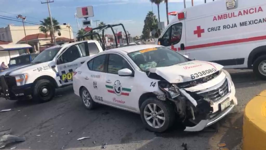 Impacta camioneta municipal en el Pape