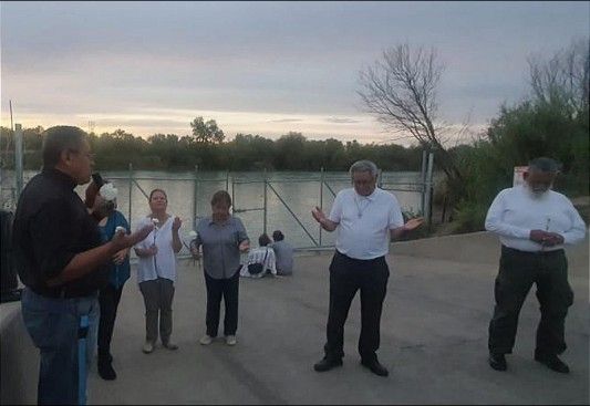 Oran iglesias por fallecidos en el río
