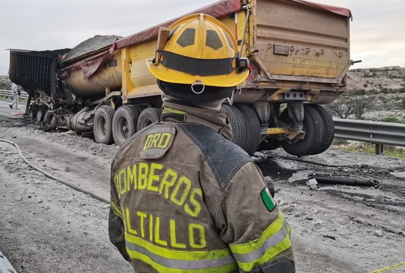 Desaparece entre fuego, tras choque