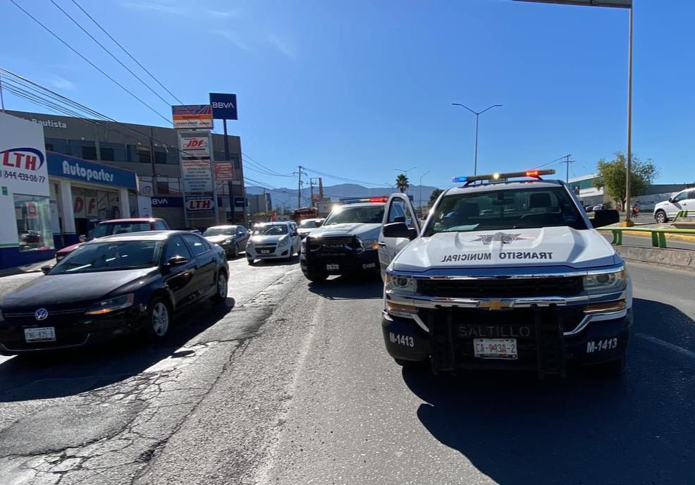 Deja dos lesionados aparatoso accidente