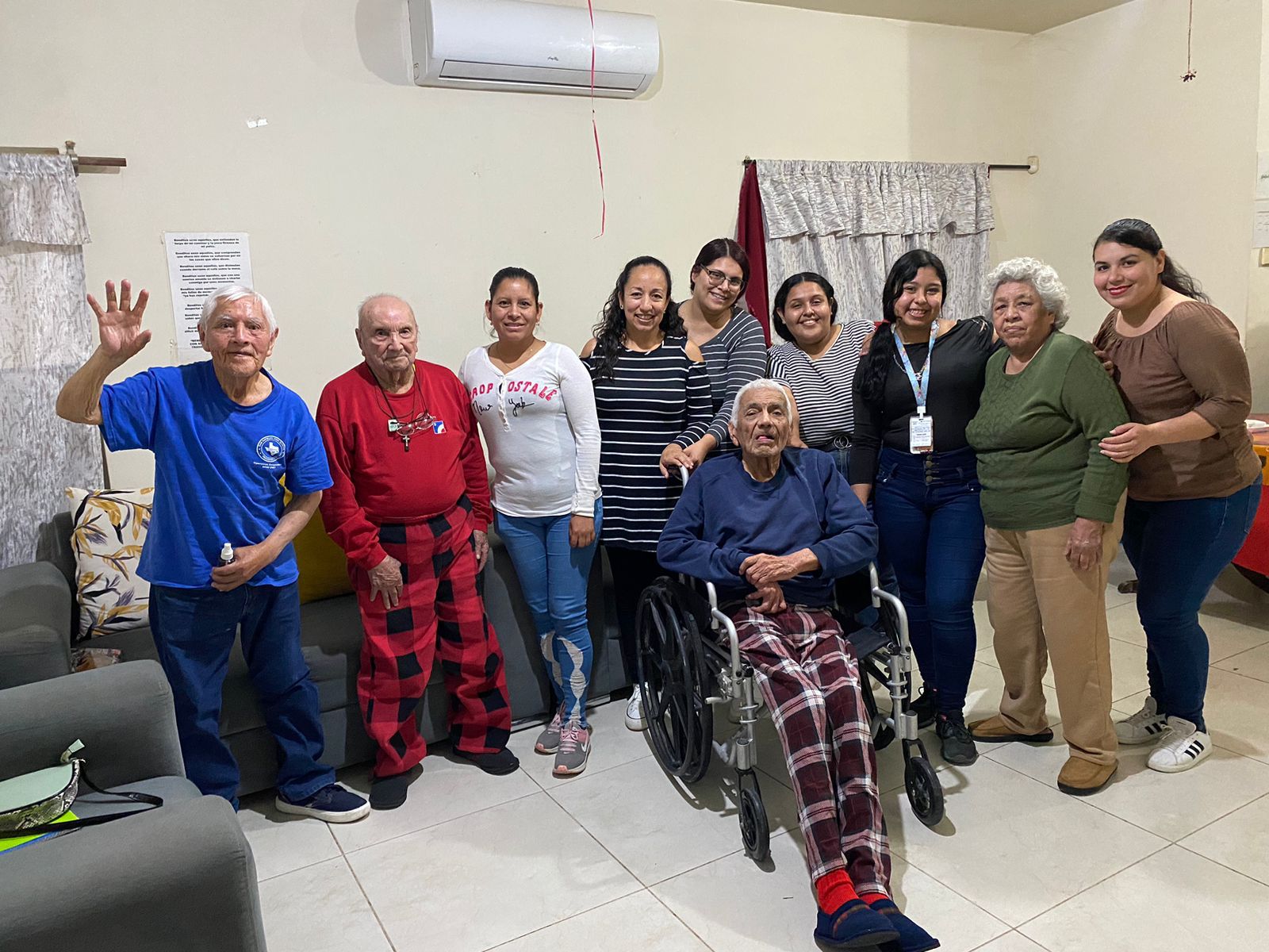 Visita CEUC adultos mayores del asilo San Buenaventura