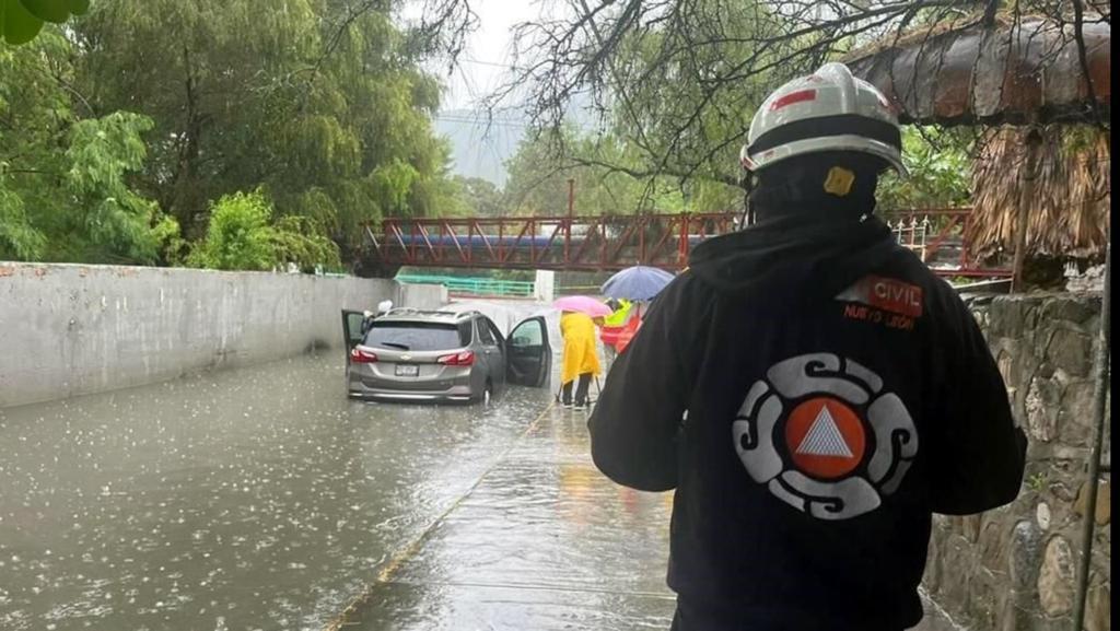 Se lleva corriente auto en Paredón
