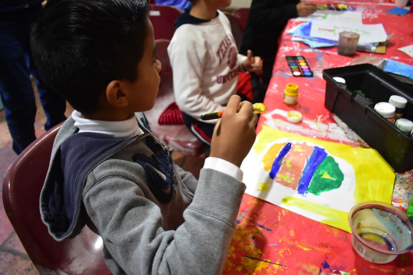 Recorre Alcalde talleres culturales