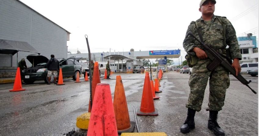 Retienen en EU autos legalizados Impiden agentes aduanales el paso de regreso al cruzar los puentes
