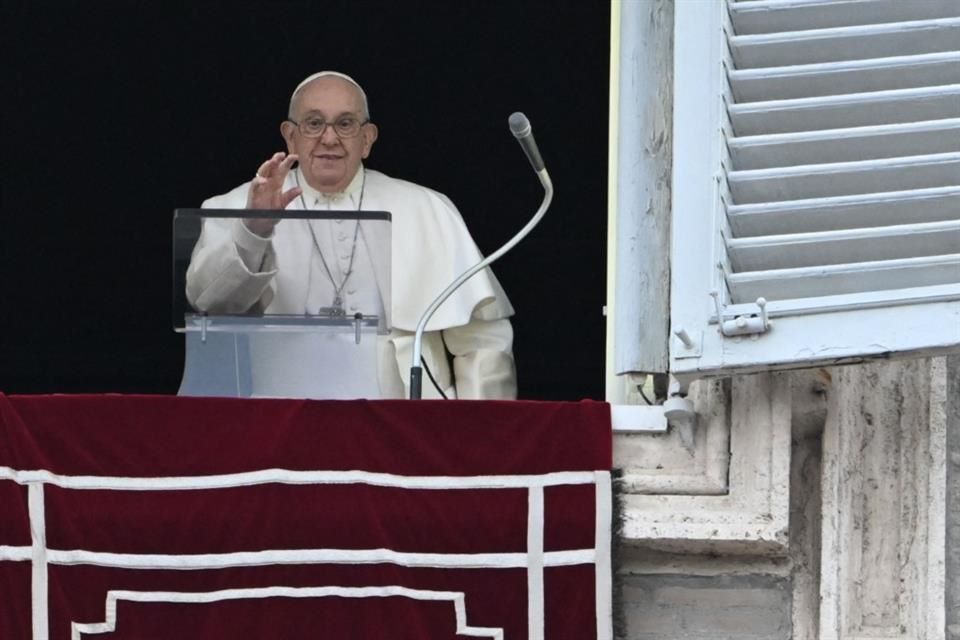 No confundan Navidad con consumismo: Papa