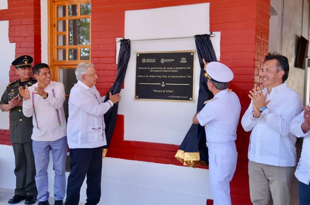 Con Carlos Slim y Ken Salazar, AMLO inaugura primer tramo del Tren Interoceánico