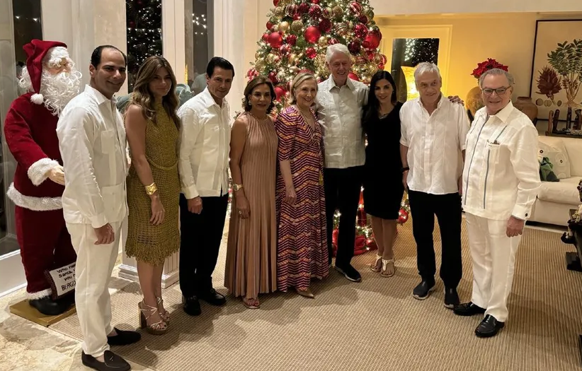 Peña Nieto reaparece en foto junto a Bill y Hillary Clinton en República Dominicana