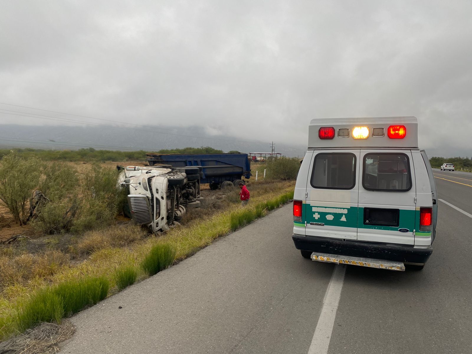 Atiende Protección Civil accidente carretero
