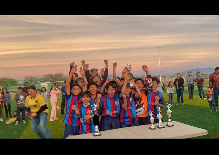 Premia Cuatro Ciénegas a Liga Escolar de fútbol