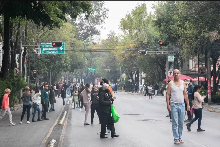 Fuerte sismo en México: preliminar 5.7 con epicentro en Puebla y percepción en CDMX