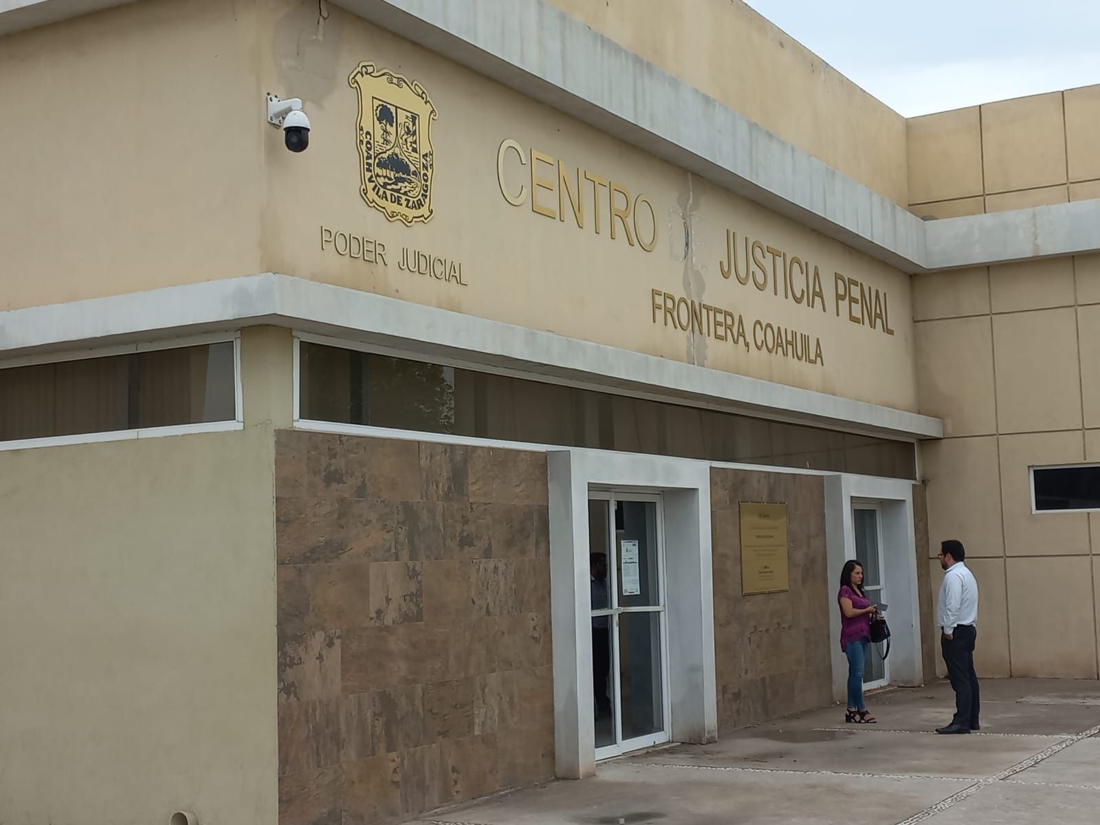 Primo caníbal y celoso arranca dedo a prima