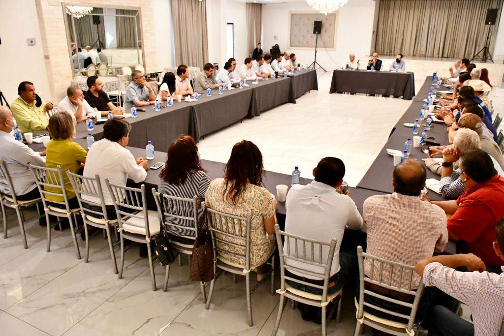 Reconoce el Alcalde a directores municipales