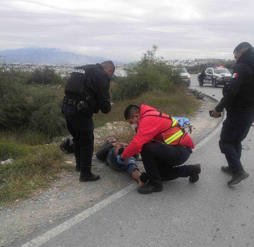 Casco, salva a motociclista
