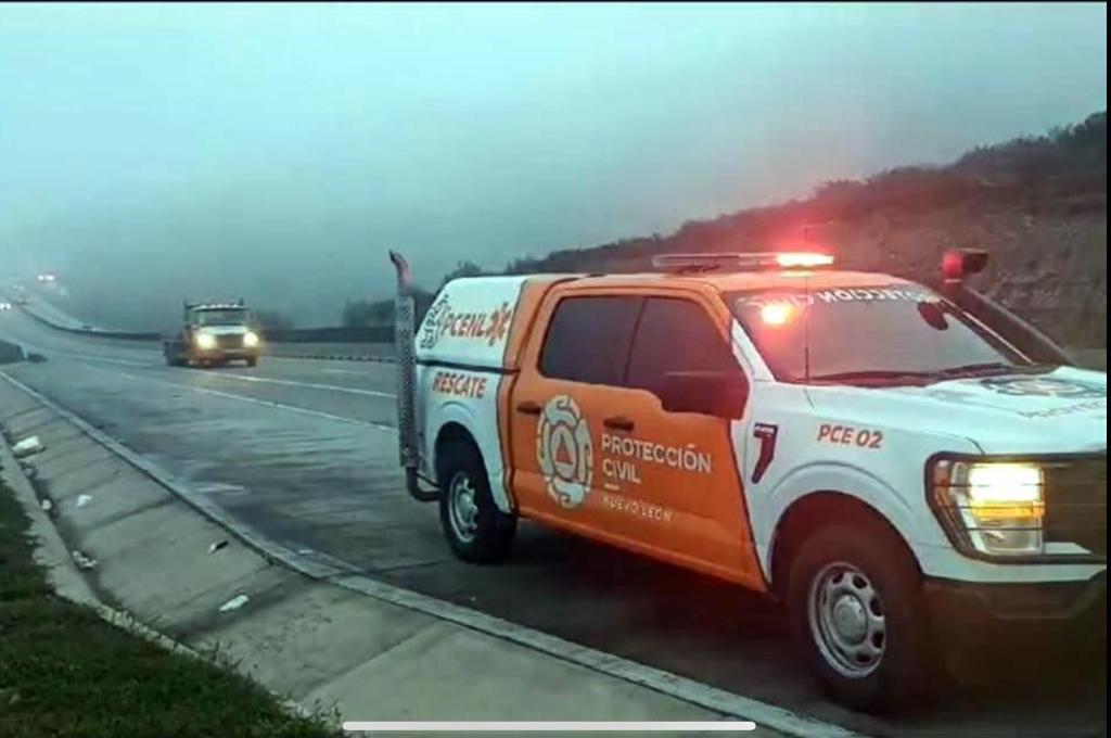 Advierte neblina y lluvia en carreteras