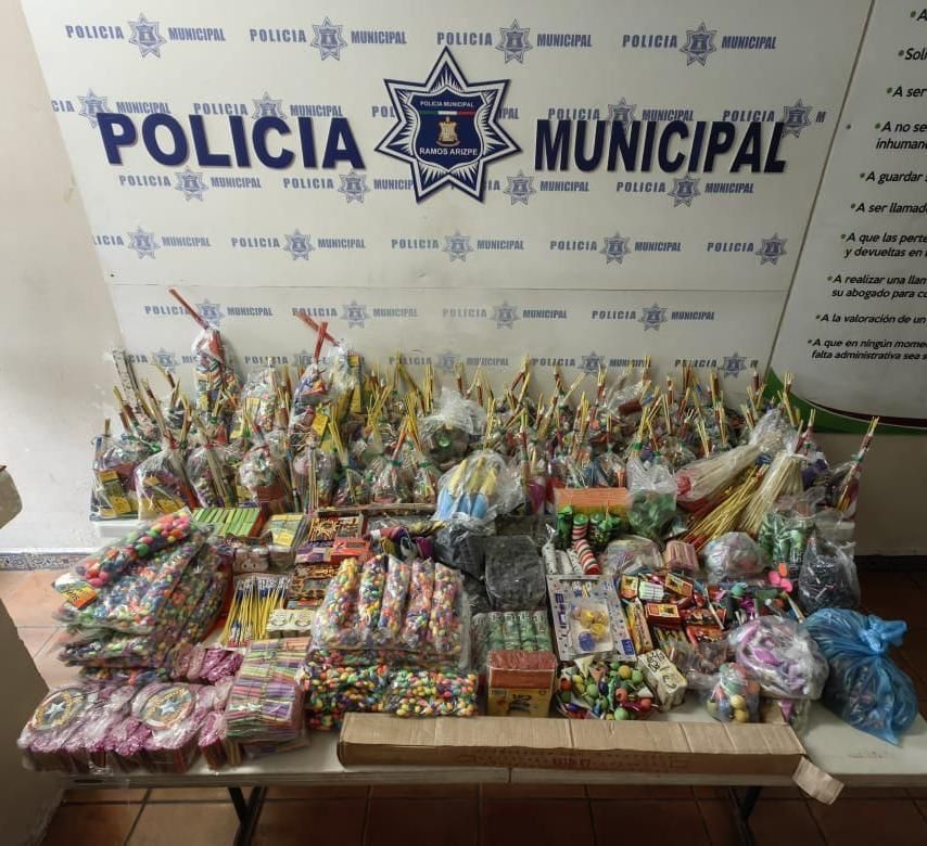 Caen tres en Ramos por vender pirotecnia
