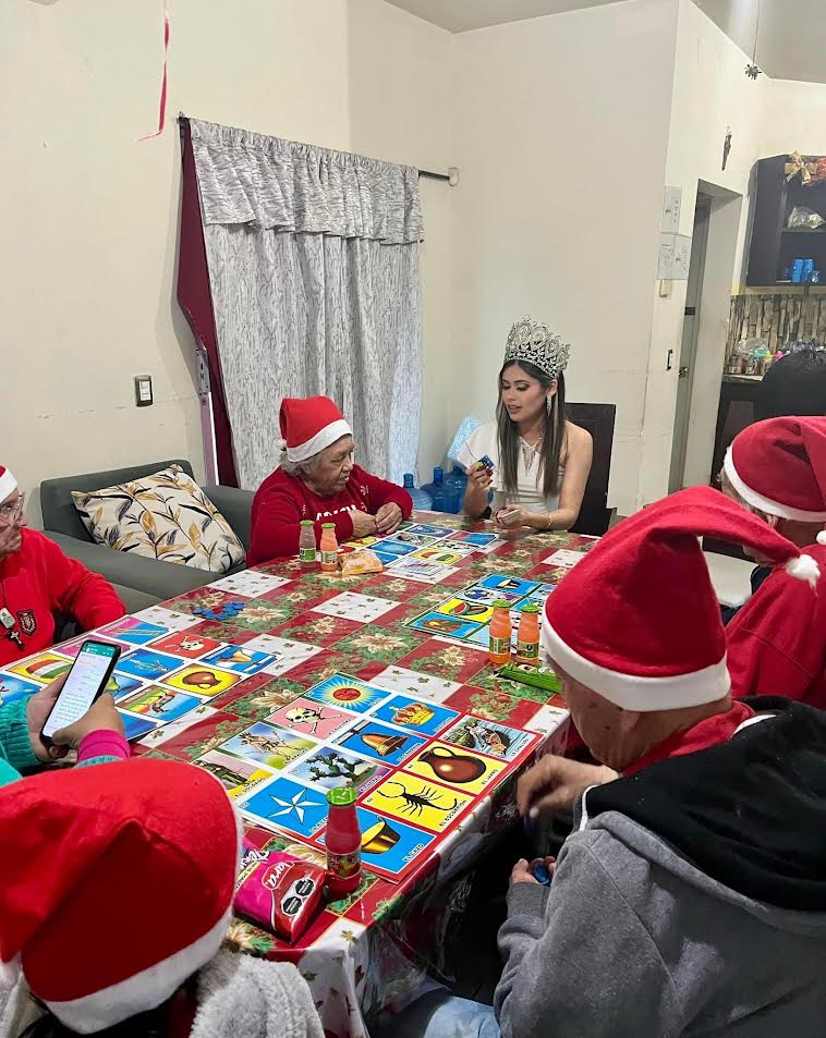 Visita Marcela I a abuelos del asilo