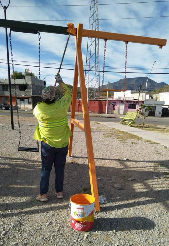 Embellecen espacios públicos de la capital