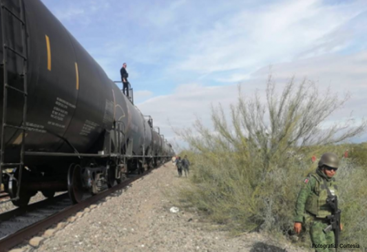 Pierde migrante 2 hijas al abordar el tren en Sabinas