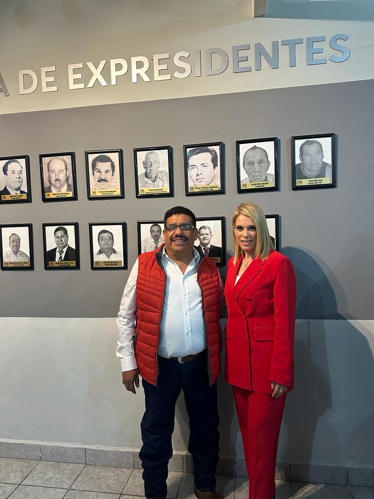 Dialogan Patricia Cardona y El Profe Cardona en el PRI