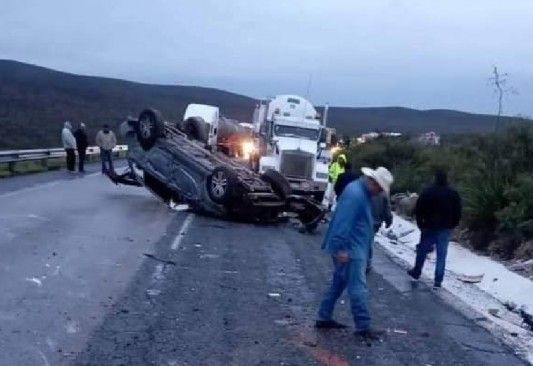 Deja 2 lesionados fuerte accidente en la Premier