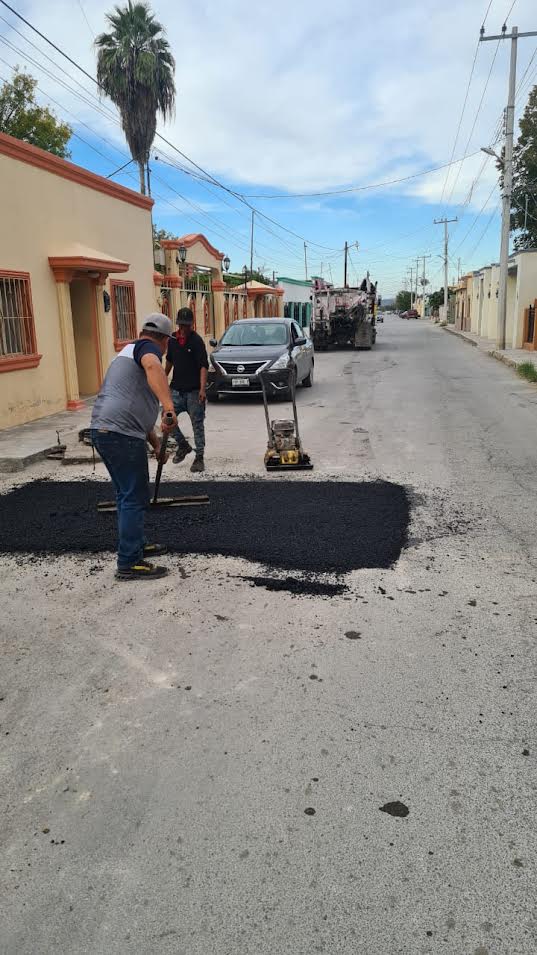 Rehabilitan calles en SB con bacheo